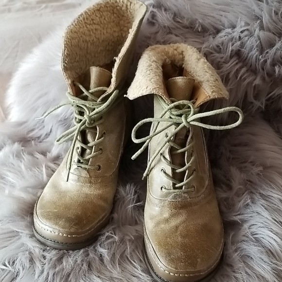 Boots - Picture 4 of 8